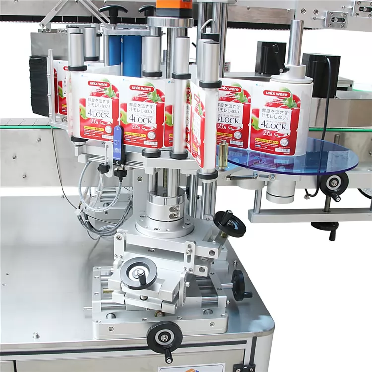 Horizontal double-sided flat labeling machine